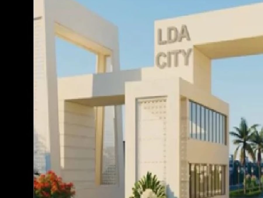 Main Boulevard & Commercial